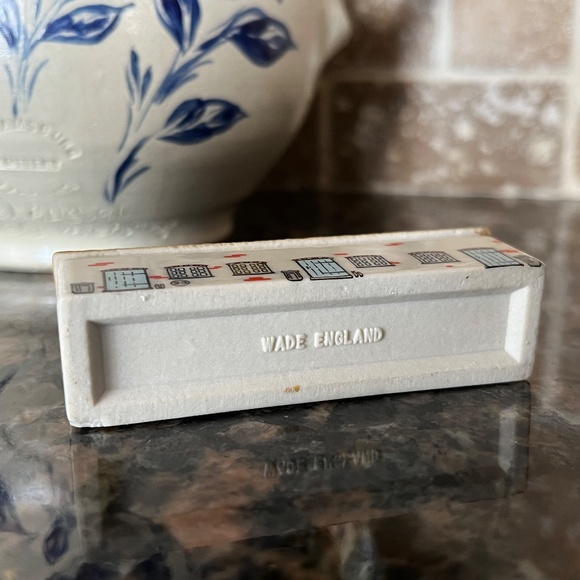 Vintage Miniature / Mini Whimsy on  Wade England Ceramic Cottage House - Picture 5 of 5